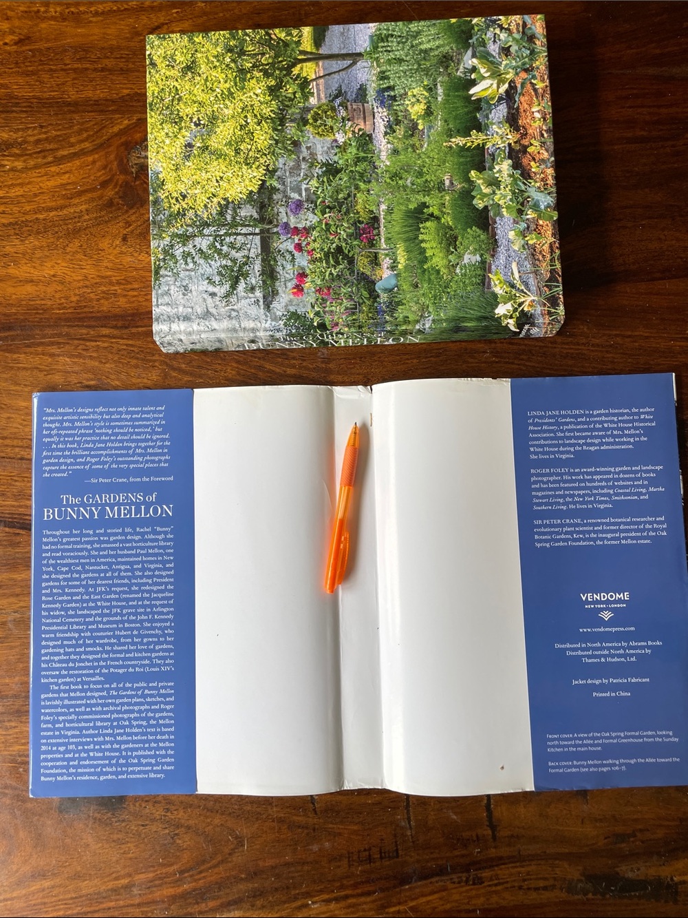 The Gardens of Bunny Mellon – Coffee Table Garden Book (Pink Title) - Picture 16 of 16